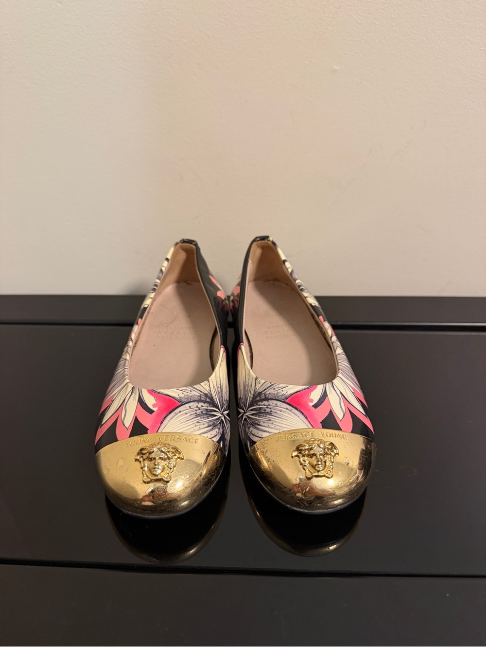 Versace Young Pink&Black Patent Floral Kids Ballet Flats with Gold Medusa authen